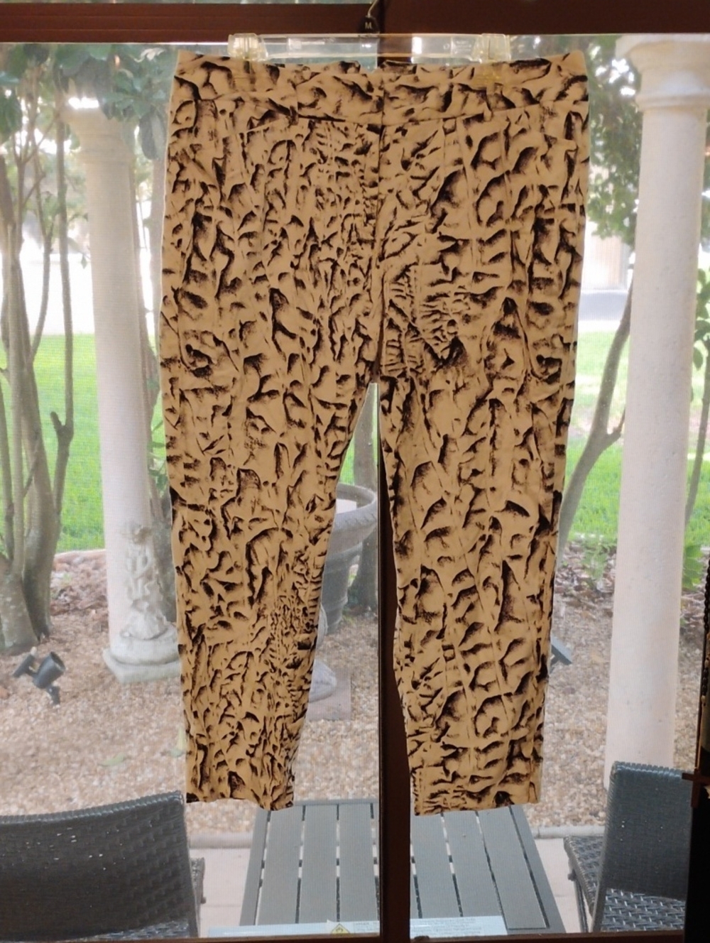 Premise Black and White Abstract Print Capris
